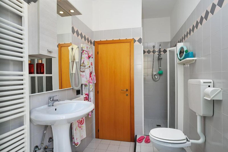 Bathroom 4, Residence Margherita, Rimini