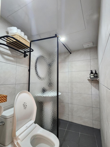 Bathroom, Geuligobom Dokchae Pension, Jeonju