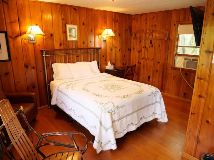 Bedroom 3, Ludington Blue Spruce Inn, Lake Michigan