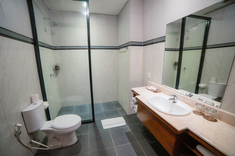 Bathroom 10