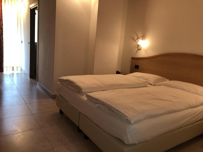 Bedroom 3, Albergo Pieve, Trento