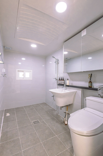 Bathroom, moneystay inchon, Bupyeong