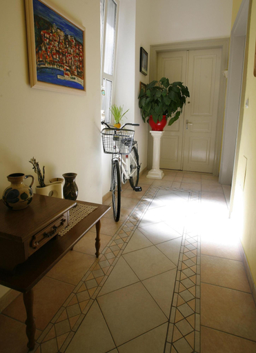 Others 5, Apartments Marmont, Split