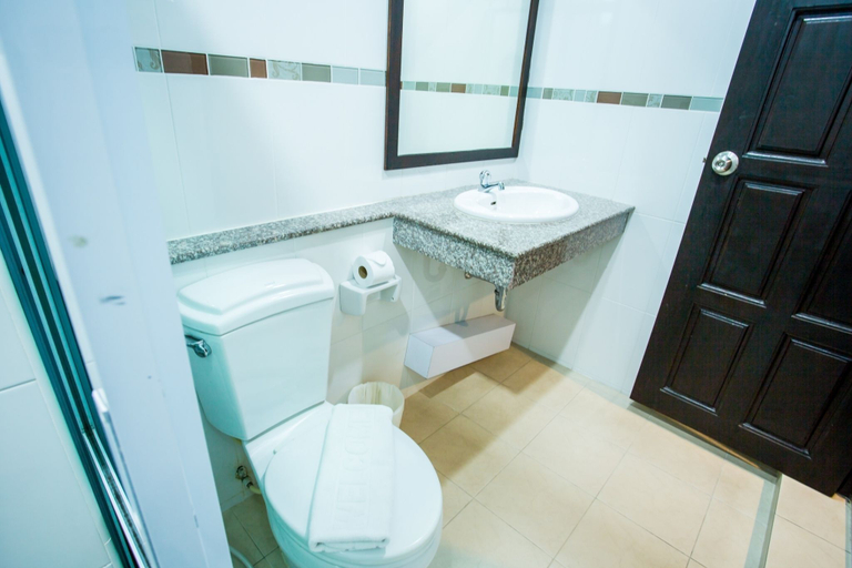 Bathroom 5, Club Tree Hotel, Muang Songkhla