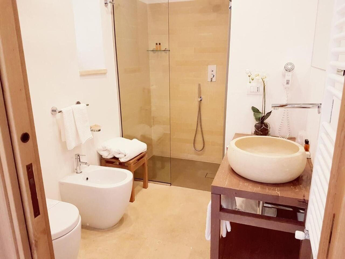 Bathroom 3, Le Scuderie Castello Monaci, Lecce