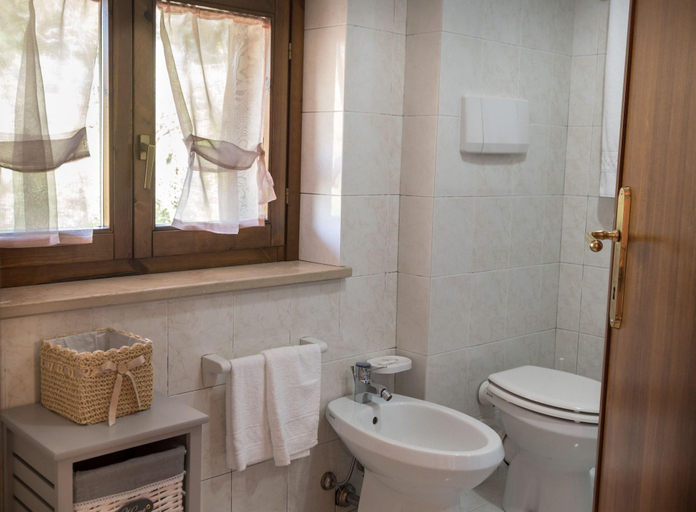 Bathroom 5, La Piaggia, Perugia