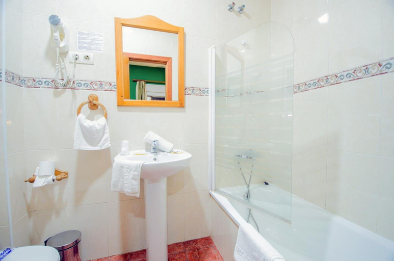 Bathroom 4, Hotel Solymar, Málaga