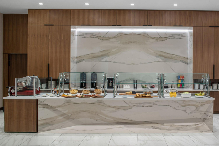 Food & Drinks 5, AC Hotel Vancouver Waterfront, Multnomah
