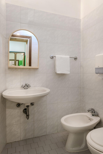 Bathroom 5, Hotel Berna, Rimini