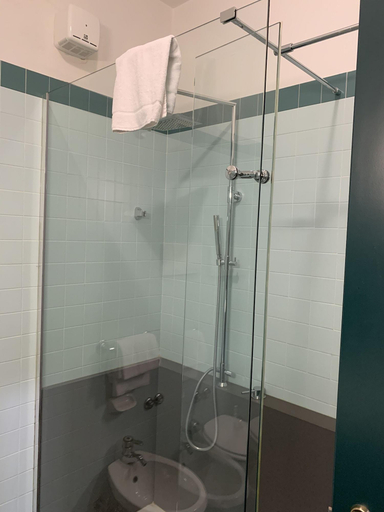 Bathroom 4, Hotel Cristallo, Udine