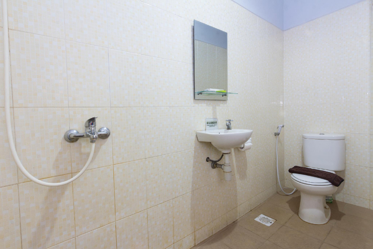 Bathroom, Zaen Hotel Syariah Solo, Solo