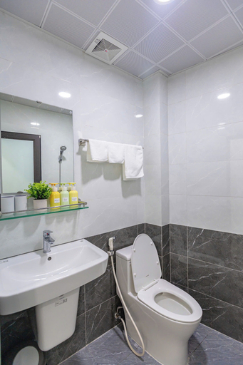 Bathroom 4, Aloha Apartment, Ba Đình