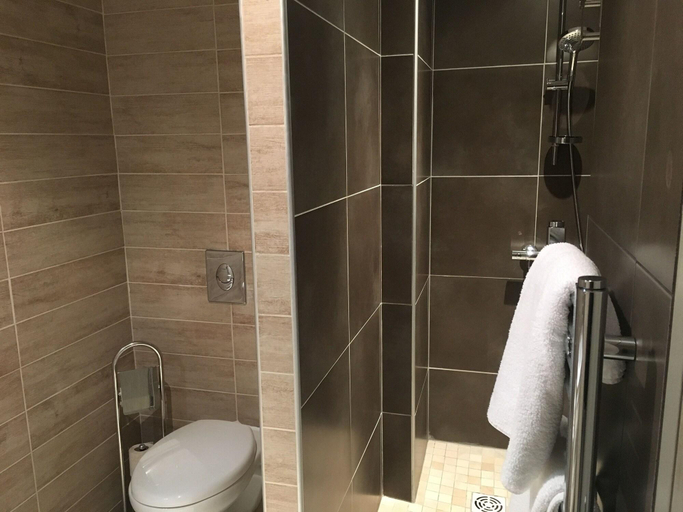 Bathroom 4, Apparthotel La Girafe, Bouches-du-Rhône