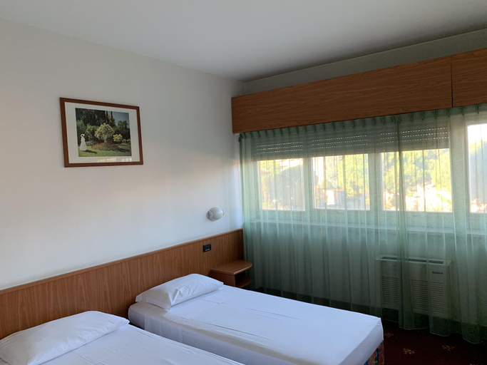 Bedroom 3, Hotel Cristallo, Udine