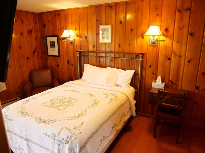 Bedroom 3, Ludington Blue Spruce Inn, Lake Michigan