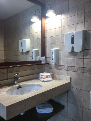 Bathroom 5, Hotel Fonda Merce, Girona