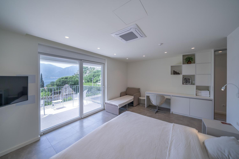 Others 4, Villa Tor