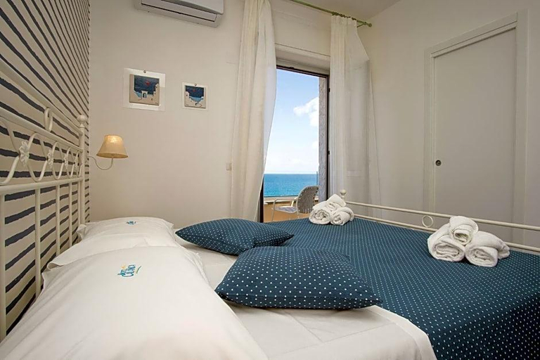 Bedroom 3, Hotel Calanca, Salerno