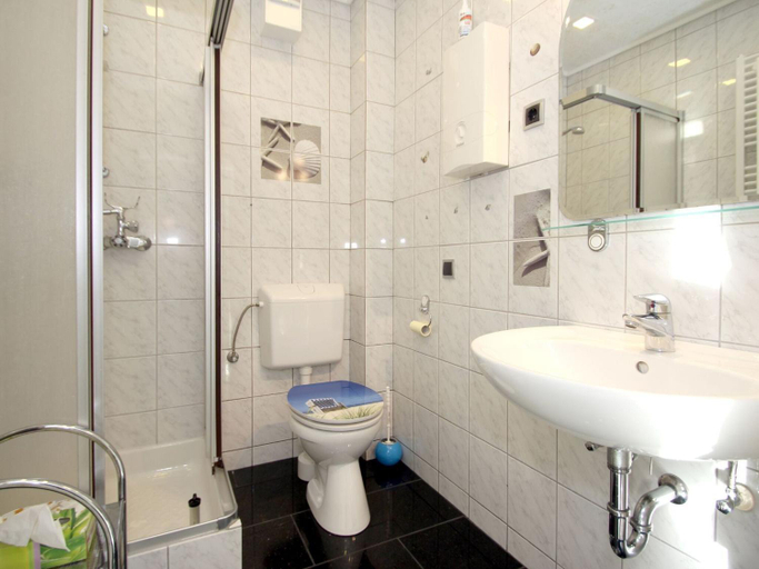 Bathroom 3, Ferienhaus Wiesengrund mit Sauna, Dornumersiel, Aurich