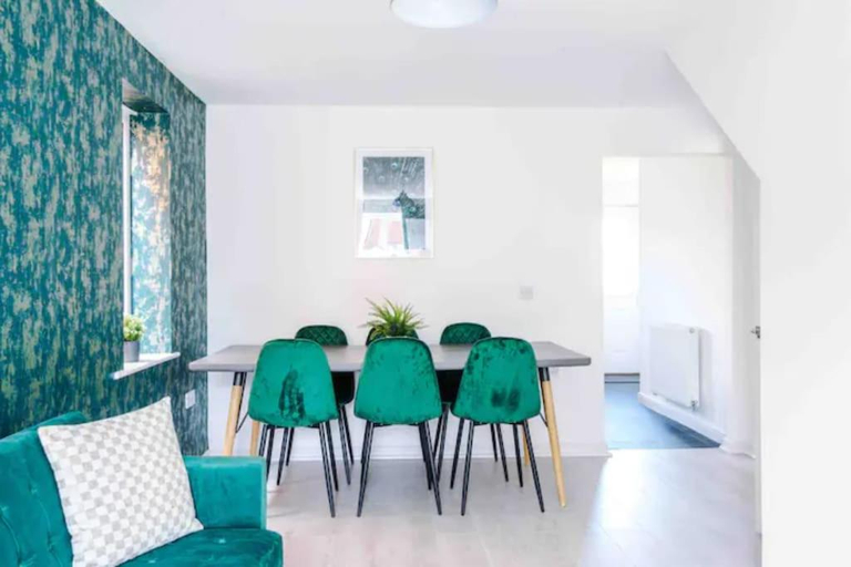 Others 5, Five Bedroom House Manchester Hosted By MCR Dens, Tameside