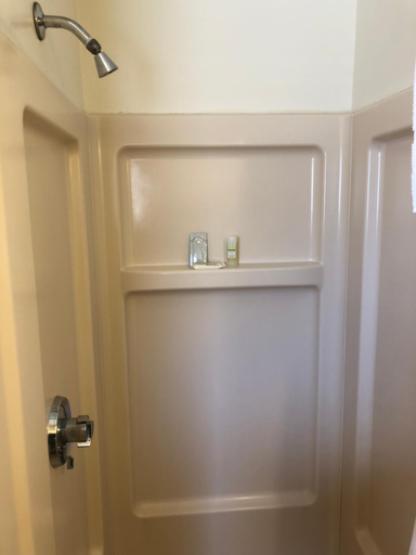 Bathroom 2, The Saco Motel, York