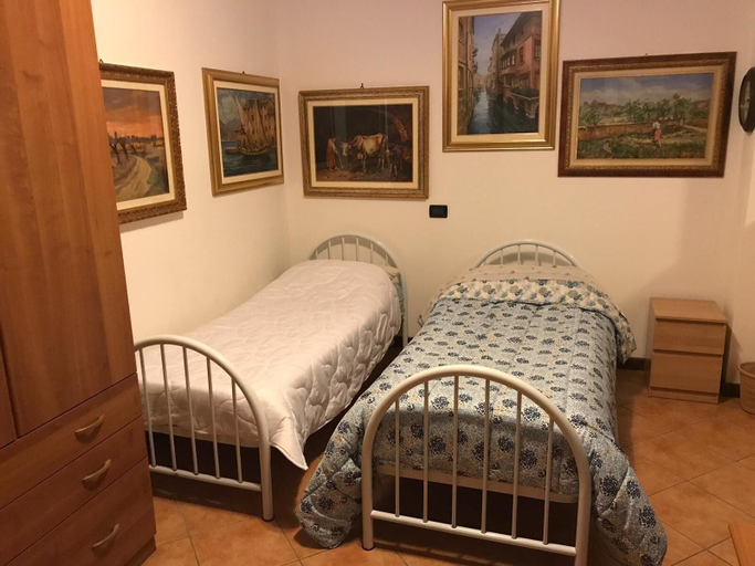 Bedroom 2, B&B Al Calypso, Mantua