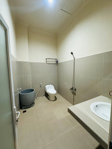 Bathroom 18