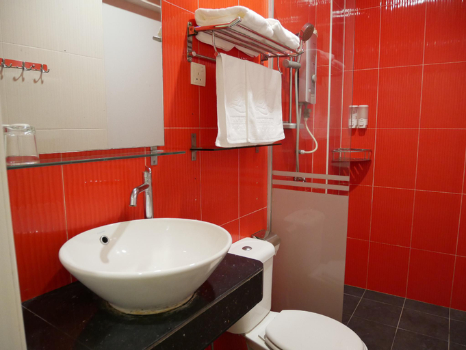 Bathroom 11