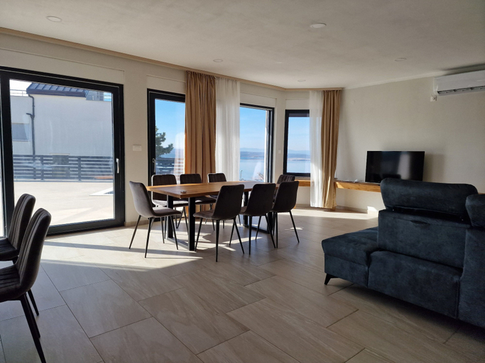 Others 5, Villa V, Crikvenica