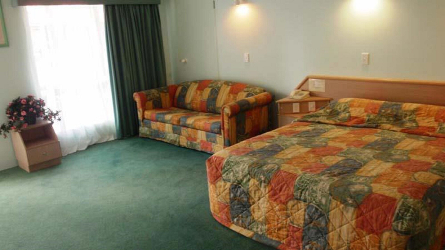 Bedroom 3, Runaway Bay Motor Inn, Gold Coast