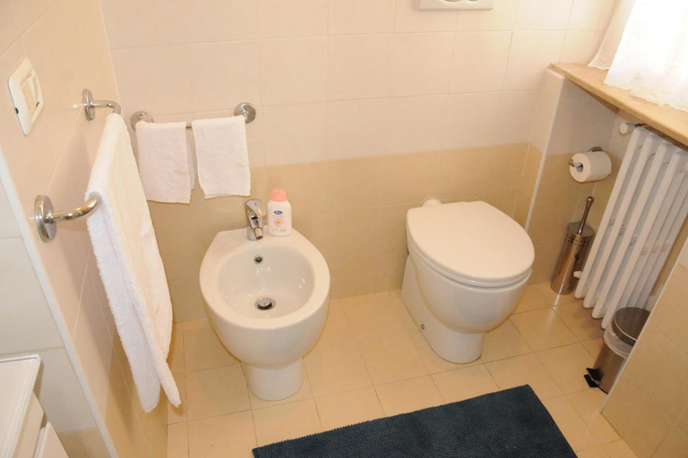 Bathroom 5, Mare d'Amare, Ascoli Piceno