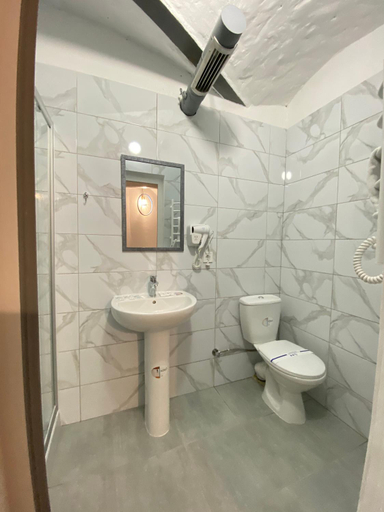Bathroom 2, Лісапед на Зустрічніи, L'vivs'ka