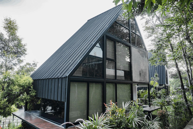 Exterior & Views 26