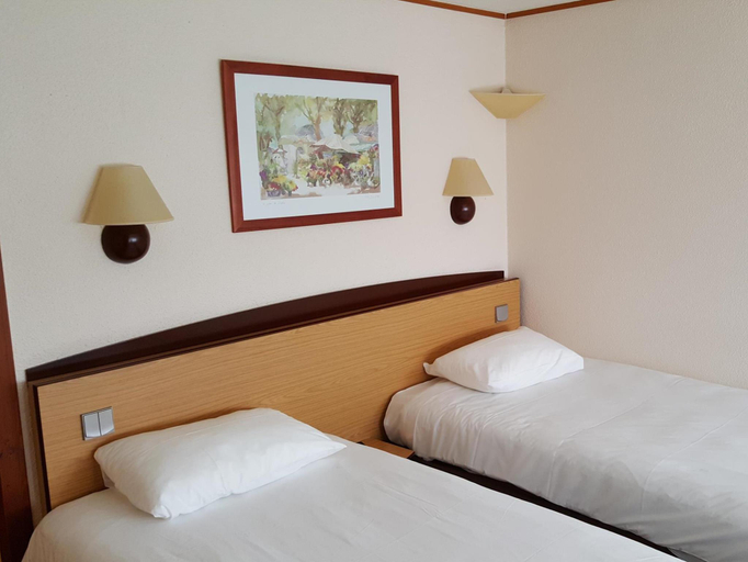 Others 2, Le 2 by HOTEL AKENA LA FERTE BERNARD, Sarthe
