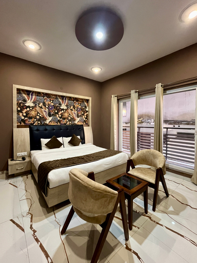 Bedroom 3, Viva La Vida, Chamba