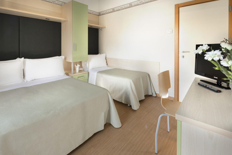 Bedroom 3, Hotel Sampaoli, Rimini