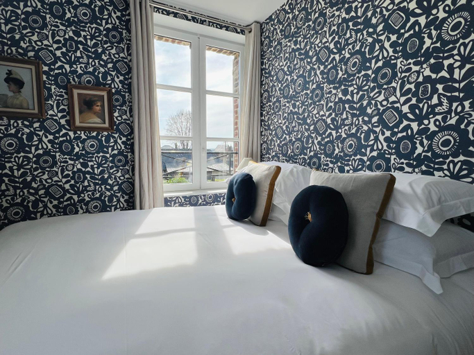 Bedroom 25
