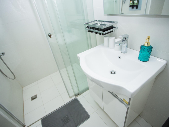 Bathroom 18