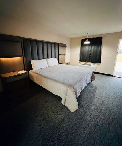 Bedroom, DeQueen Golf and Country Club, Sevier