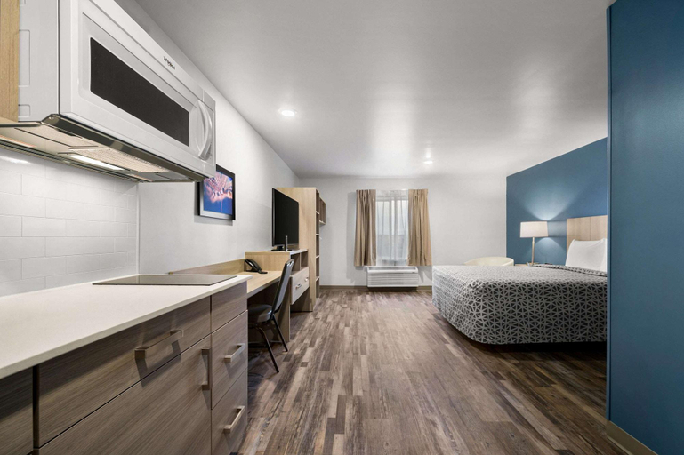 Bedroom 3, Woodspring Suites Dearborn Detroit, Wayne
