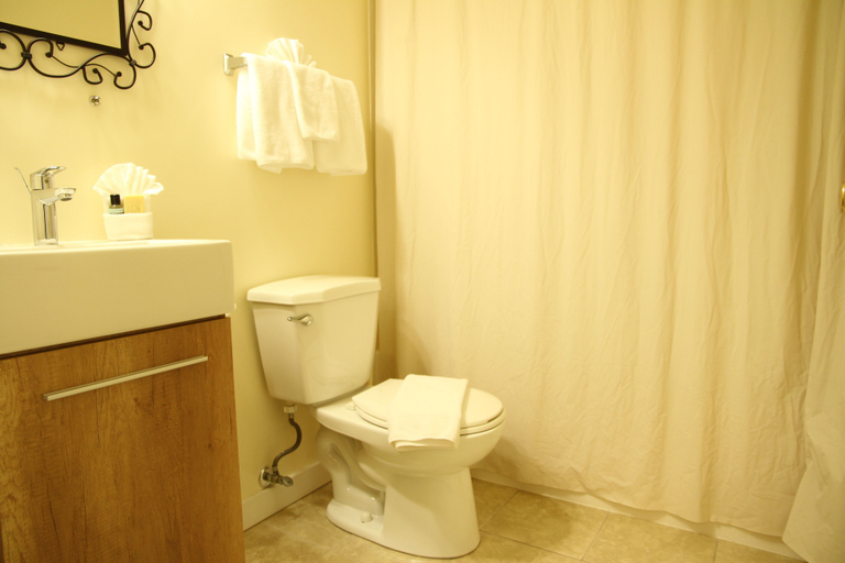 Bathroom 4, Hotel Squamish, Squamish-Lillooet