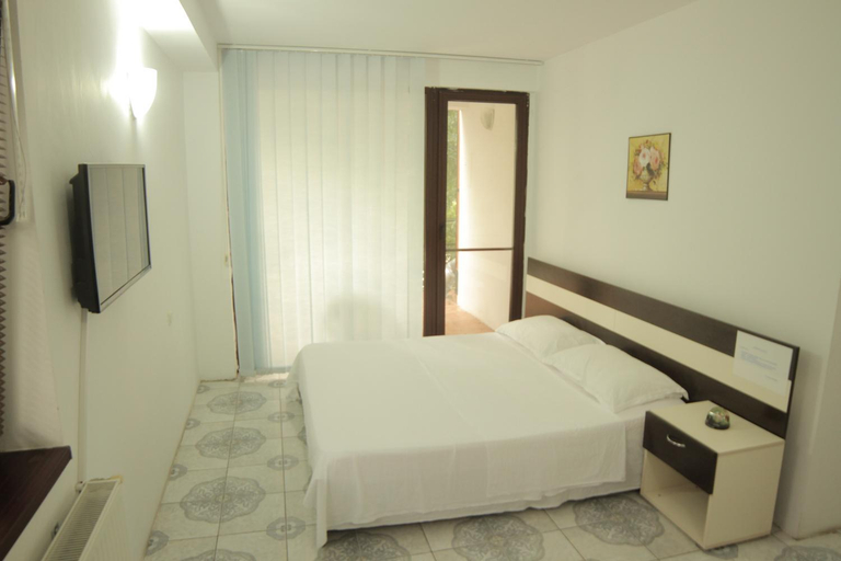 Others 5, Casa Dana, Tuzla