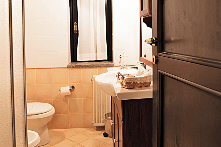 Bathroom 5, Almanuda Naturist Village, Viterbo