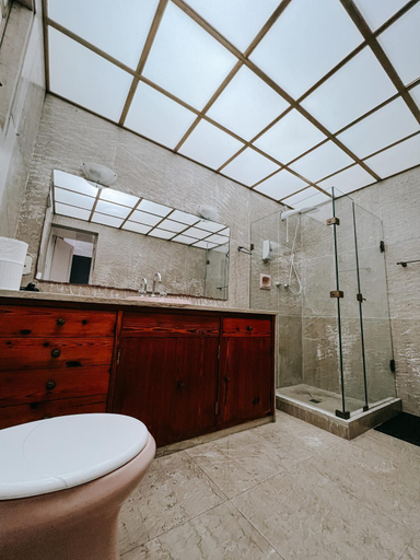Bathroom 3, Pousada Vale Valparaiso Inn- Polo gastronomico, Petrópolis