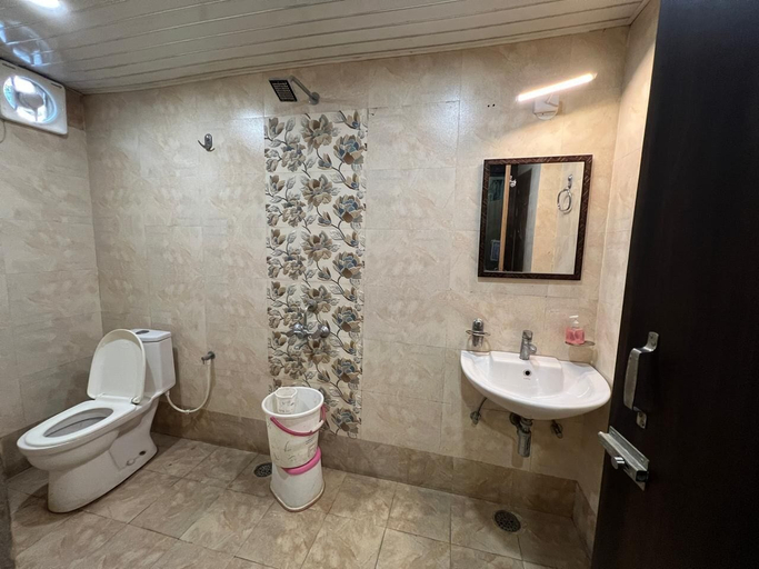 Bathroom, Hotel The Mall Inn by MNG Rooms, Kanpur Nagar
