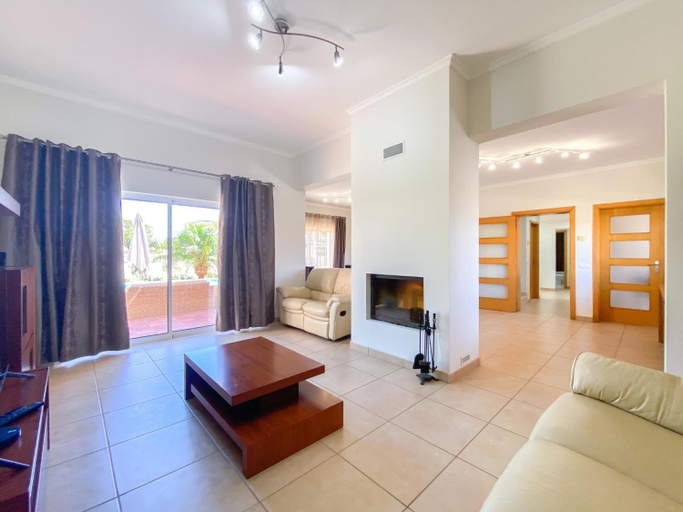Others 5, Casa Moreira, Lagos