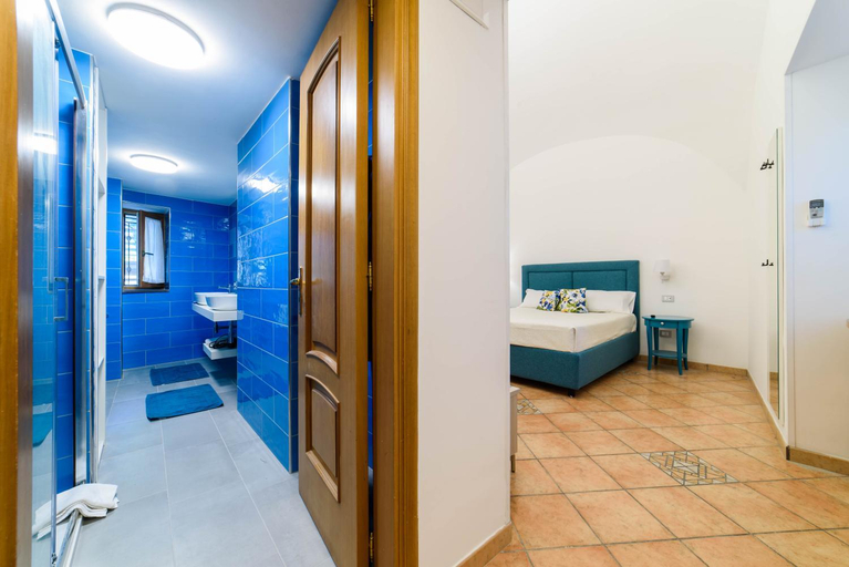 Others 4, Sara luxury rooms, Napoli
