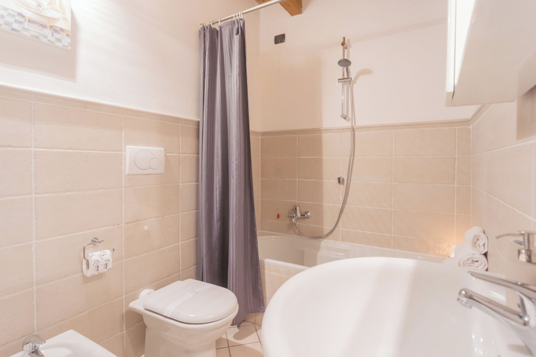 Bathroom 4, Luini 7 by Rentallcomo by Rent all Como, Como
