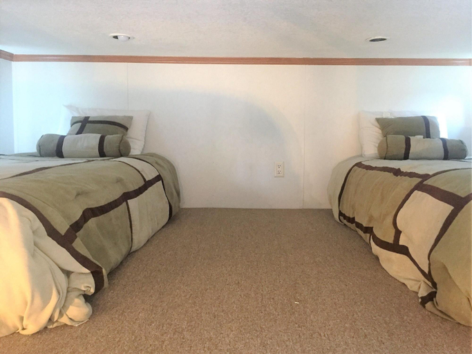 Bedroom 4, Gwin's Lodge & Roadhouse Est. 1952, Kenai Peninsula