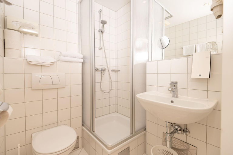Bathroom 4, Hotel Liebetegger, Klagenfurt
